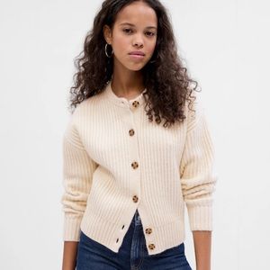 NWOT Gap Shaker-Stitch Cardigan in Chino Beige